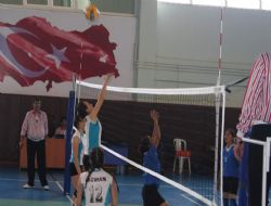 Gençlikspor set vermedi